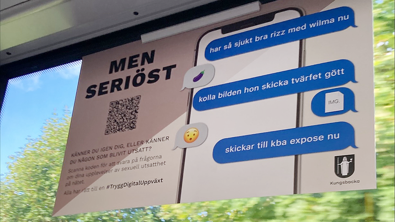 En reklamskylt i ett bussf&ouml;nster som visar en chattkonversation